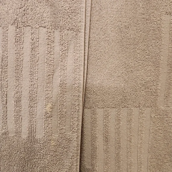 Lacoste Light Gray Towel Collection - Picture 4 of 4